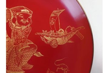 江戸期　輪島塗　本朱　五ツ組　七福神　沈金で描かれた縁起の良い絵柄が美しい大盃&盃台付き(朱塗り、木製漆器、杯、酒器、和食器、共箱付き)(R-071744)