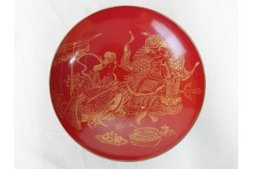 江戸期　輪島塗　本朱　五ツ組　七福神　沈金で描かれた縁起の良い絵柄が美しい大盃&盃台付き(朱塗り、木製漆器、杯、酒器、和食器、共箱付き)(R-071744)