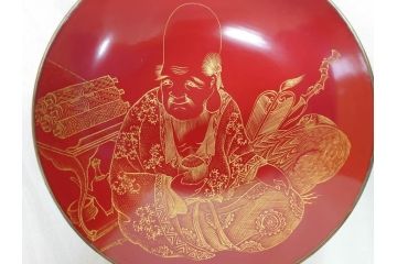 江戸期　輪島塗　本朱　五ツ組　七福神　沈金で描かれた縁起の良い絵柄が美しい大盃&盃台付き(朱塗り、木製漆器、杯、酒器、和食器、共箱付き)(R-071744)