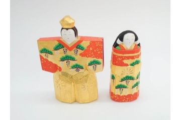春日有職　奈良人形師　五代　瀬谷桃源　一刀彫　力強い彫りと華やかな色彩が美しい立雛(ひな、ヒナ、木彫、彫刻、木製、置物、共箱付き)(R-071747)