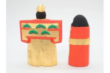 春日有職　奈良人形師　五代　瀬谷桃源　一刀彫　力強い彫りと華やかな色彩が美しい立雛(ひな、ヒナ、木彫、彫刻、木製、置物、共箱付き)(R-071747)