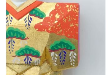 春日有職　奈良人形師　五代　瀬谷桃源　一刀彫　力強い彫りと華やかな色彩が美しい立雛(ひな、ヒナ、木彫、彫刻、木製、置物、共箱付き)(R-071747)