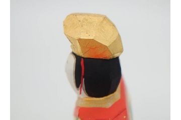 春日有職　奈良人形師　五代　瀬谷桃源　一刀彫　力強い彫りと華やかな色彩が美しい立雛(ひな、ヒナ、木彫、彫刻、木製、置物、共箱付き)(R-071747)