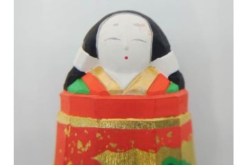 春日有職　奈良人形師　五代　瀬谷桃源　一刀彫　力強い彫りと華やかな色彩が美しい立雛(ひな、ヒナ、木彫、彫刻、木製、置物、共箱付き)(R-071747)