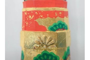春日有職　奈良人形師　五代　瀬谷桃源　一刀彫　力強い彫りと華やかな色彩が美しい立雛(ひな、ヒナ、木彫、彫刻、木製、置物、共箱付き)(R-071747)