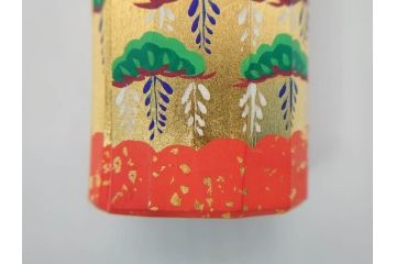 春日有職　奈良人形師　五代　瀬谷桃源　一刀彫　力強い彫りと華やかな色彩が美しい立雛(ひな、ヒナ、木彫、彫刻、木製、置物、共箱付き)(R-071747)