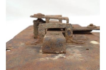アンティーク雑貨　当時の雰囲気が味わえる蔵戸の錠前金具(ディスプレイ雑貨、蔵戸パーツ)(R-071752)