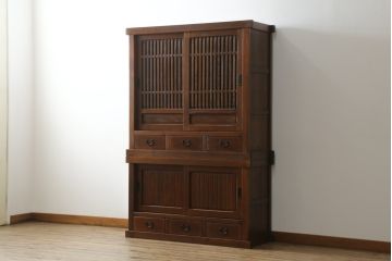 中古　美品　高級品!!　国産職人手造り　タモ材　框組み　上質な和の空間を演出する重厚な二段重ね水屋箪笥(食器棚、キャビネット、重ねタンス、茶箪笥、収納棚、戸棚、店舗什器)(R-071786)