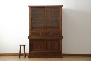 中古　美品　高級品!!　国産職人手造り　タモ材　框組み　上質な和の空間を演出する重厚な二段重ね水屋箪笥(食器棚、キャビネット、重ねタンス、茶箪笥、収納棚、戸棚、店舗什器)(R-071786)