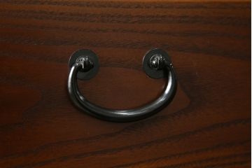 中古　美品　高級品!!　国産職人手造り　タモ材　框組み　上質な和の空間を演出する重厚な二段重ね水屋箪笥(食器棚、キャビネット、重ねタンス、茶箪笥、収納棚、戸棚、店舗什器)(R-071786)