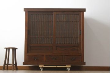 中古　美品　高級品!!　国産職人手造り　タモ材　框組み　上質な和の空間を演出する水屋箪笥サイドボード(食器棚、収納棚、戸棚、茶箪笥、サイドキャビネット、店舗什器)(R-071787)