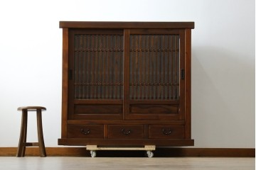 中古　美品　高級品!!　国産職人手造り　タモ材　框組み　上質な和の空間を演出する水屋箪笥サイドボード(食器棚、収納棚、戸棚、茶箪笥、サイドキャビネット、店舗什器)(R-071787)