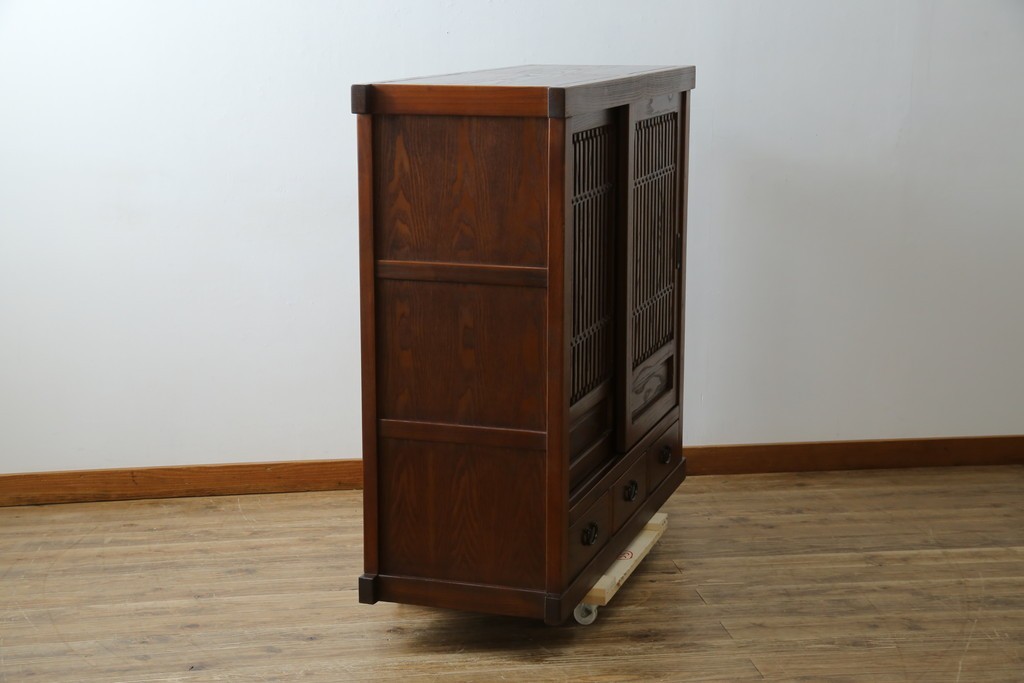 中古　美品　高級品!!　国産職人手造り　タモ材　框組み　上質な和の空間を演出する水屋箪笥サイドボード(食器棚、収納棚、戸棚、茶箪笥、サイドキャビネット、店舗什器)(R-071787)