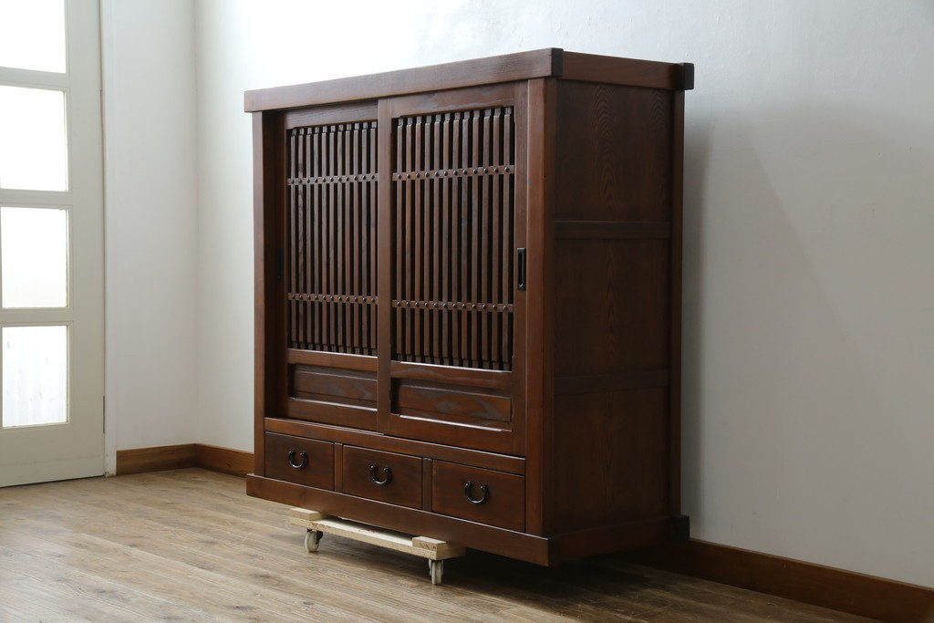 中古　美品　高級品!!　国産職人手造り　タモ材　框組み　上質な和の空間を演出する水屋箪笥サイドボード(食器棚、収納棚、戸棚、茶箪笥、サイドキャビネット、店舗什器)(R-071787)