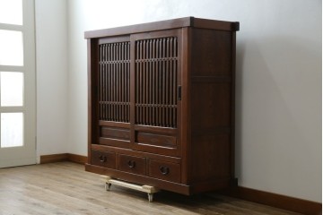 中古　美品　高級品!!　国産職人手造り　タモ材　框組み　上質な和の空間を演出する水屋箪笥サイドボード(食器棚、収納棚、戸棚、茶箪笥、サイドキャビネット、店舗什器)(R-071787)