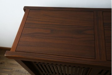 中古　美品　高級品!!　国産職人手造り　タモ材　框組み　上質な和の空間を演出する水屋箪笥サイドボード(食器棚、収納棚、戸棚、茶箪笥、サイドキャビネット、店舗什器)(R-071787)