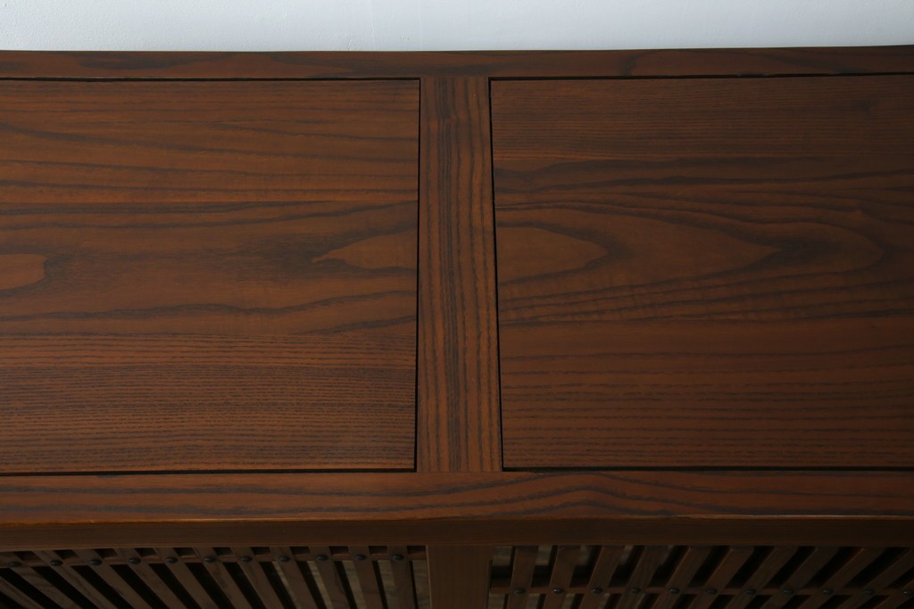 中古　美品　高級品!!　国産職人手造り　タモ材　框組み　上質な和の空間を演出する水屋箪笥サイドボード(食器棚、収納棚、戸棚、茶箪笥、サイドキャビネット、店舗什器)(R-071787)