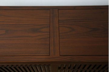 中古　美品　高級品!!　国産職人手造り　タモ材　框組み　上質な和の空間を演出する水屋箪笥サイドボード(食器棚、収納棚、戸棚、茶箪笥、サイドキャビネット、店舗什器)(R-071787)