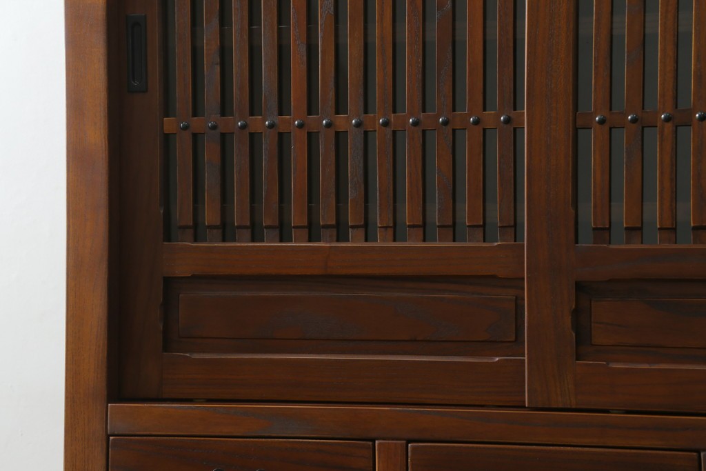 中古　美品　高級品!!　国産職人手造り　タモ材　框組み　上質な和の空間を演出する水屋箪笥サイドボード(食器棚、収納棚、戸棚、茶箪笥、サイドキャビネット、店舗什器)(R-071787)