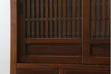 中古　美品　高級品!!　国産職人手造り　タモ材　框組み　上質な和の空間を演出する水屋箪笥サイドボード(食器棚、収納棚、戸棚、茶箪笥、サイドキャビネット、店舗什器)(R-071787)