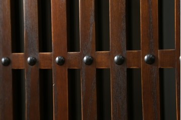 中古　美品　高級品!!　国産職人手造り　タモ材　框組み　上質な和の空間を演出する水屋箪笥サイドボード(食器棚、収納棚、戸棚、茶箪笥、サイドキャビネット、店舗什器)(R-071787)