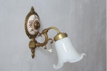 中古　美品!!　明和産業　アンティーク調　エレガントな空間を演出する陶器と真鍮製のウォールランプ(壁掛け照明、壁付け照明、ウォールライト)(R-071790)
