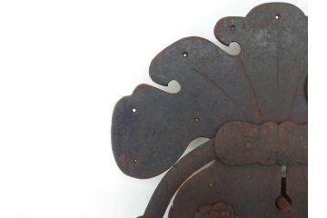 アンティーク雑貨　縁起物の巾着をモチーフにした蔵戸の錠前金具(ディスプレイ雑貨、蔵戸パーツ、小槌、こづち)(R-071803)