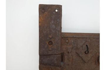 アンティーク雑貨　古く錆びた風合いが良い味を醸し出す蔵戸の錠前金具(アンティーク雑貨、蔵戸パーツ)(R-071804)