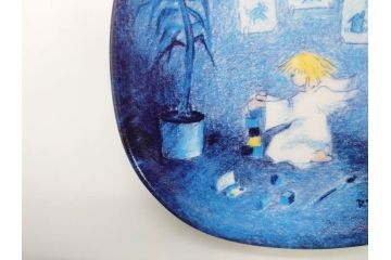 ARABIA FINLAND　天使シリーズ　可愛らしい天使が描かれた神秘的な雰囲気のウォールプレート2枚セット(壁掛け、Riittatuulikki Hirvonenデザイン、アラビア、フィンランド、北欧食器、ミニプレート)(R-071805)