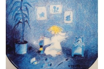 ARABIA FINLAND　天使シリーズ　可愛らしい天使が描かれた神秘的な雰囲気のウォールプレート2枚セット(壁掛け、Riittatuulikki Hirvonenデザイン、アラビア、フィンランド、北欧食器、ミニプレート)(R-071805)