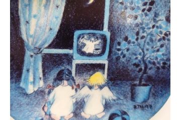 ARABIA FINLAND　天使シリーズ　可愛らしい天使が描かれた神秘的な雰囲気のウォールプレート2枚セット(壁掛け、Riittatuulikki Hirvonenデザイン、アラビア、フィンランド、北欧食器、ミニプレート)(R-071805)