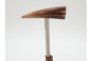 COLTELLERIE BERTI 1895　ベルティ　牛の角　珍しいデザインが素敵なくるみ割り(置き物、オブジェ、ナッツクラッカー、クルミ、胡桃)(R-071810)