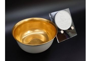 超稀少　ドイツ　マイセン　Meissen　金彩ゴールド×ホワイト　ボウル&磁器メダルセット(300Jahre europaisches porzellan、パゴダ?、人物、箱付き)(R-071812)