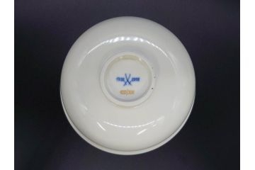 超稀少　ドイツ　マイセン　Meissen　金彩ゴールド×ホワイト　ボウル&磁器メダルセット(300Jahre europaisches porzellan、パゴダ?、人物、箱付き)(R-071812)