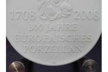 超稀少　ドイツ　マイセン　Meissen　金彩ゴールド×ホワイト　ボウル&磁器メダルセット(300Jahre europaisches porzellan、パゴダ?、人物、箱付き)(R-071812)