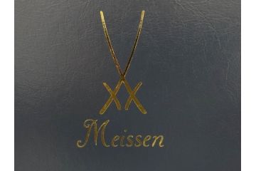 超稀少　ドイツ　マイセン　Meissen　金彩ゴールド×ホワイト　ボウル&磁器メダルセット(300Jahre europaisches porzellan、パゴダ?、人物、箱付き)(R-071812)