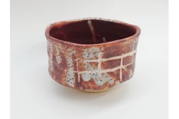 青龍洞　志野　約13cm　4.1寸　深みのある色合いが上品な和の雰囲気を高める茶碗(茶道具、花押、志埜、立花大亀、茶器、抹茶碗、和食器、共箱付き、四寸一分)(R-071813)