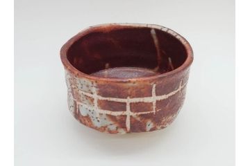 青龍洞　志野　約13cm　4.1寸　深みのある色合いが上品な和の雰囲気を高める茶碗(茶道具、花押、志埜、立花大亀、茶器、抹茶碗、和食器、共箱付き、四寸一分)(R-071813)