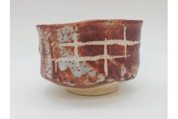 青龍洞　志野　約13cm　4.1寸　深みのある色合いが上品な和の雰囲気を高める茶碗(茶道具、花押、志埜、立花大亀、茶器、抹茶碗、和食器、共箱付き、四寸一分)(R-071813)