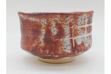 青龍洞　志野　約13cm　4.1寸　深みのある色合いが上品な和の雰囲気を高める茶碗(茶道具、花押、志埜、立花大亀、茶器、抹茶碗、和食器、共箱付き、四寸一分)(R-071813)