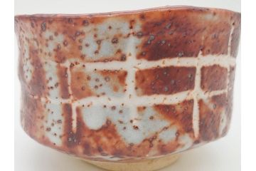青龍洞　志野　約13cm　4.1寸　深みのある色合いが上品な和の雰囲気を高める茶碗(茶道具、花押、志埜、立花大亀、茶器、抹茶碗、和食器、共箱付き、四寸一分)(R-071813)