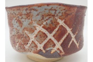 青龍洞　志野　約13cm　4.1寸　深みのある色合いが上品な和の雰囲気を高める茶碗(茶道具、花押、志埜、立花大亀、茶器、抹茶碗、和食器、共箱付き、四寸一分)(R-071813)