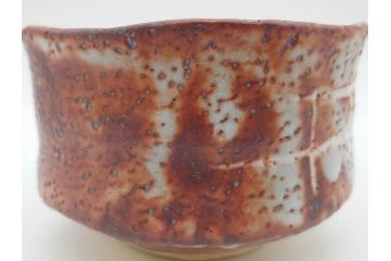 青龍洞　志野　約13cm　4.1寸　深みのある色合いが上品な和の雰囲気を高める茶碗(茶道具、花押、志埜、立花大亀、茶器、抹茶碗、和食器、共箱付き、四寸一分)(R-071813)