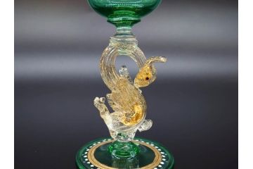 イタリア　ムラノガラス　ベネチアンガラス　金彩　白鳥　煌びやかなデザインが華やかな印象を与えるワイングラス(ヴェネチアングラス、MURANO、ムラーノガラス、作家物)(R-071815)