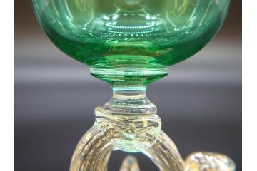 イタリア　ムラノガラス　ベネチアンガラス　金彩　白鳥　煌びやかなデザインが華やかな印象を与えるワイングラス(ヴェネチアングラス、MURANO、ムラーノガラス、作家物)(R-071815)