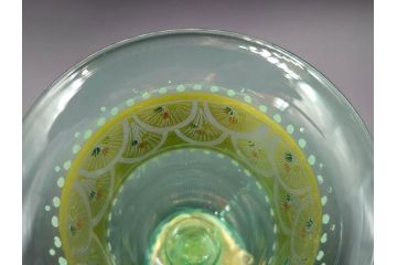 イタリア　ムラノガラス　ベネチアンガラス　金彩　白鳥　煌びやかなデザインが華やかな印象を与えるワイングラス(ヴェネチアングラス、MURANO、ムラーノガラス、作家物)(R-071815)