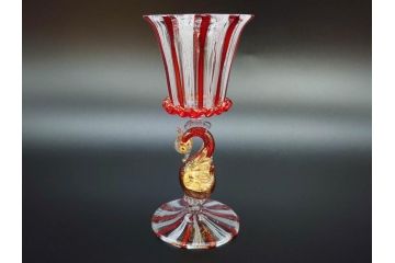 イタリア　ムラノガラス　ベネチアンガラス　金彩　白鳥　繊細なデザインが上品な雰囲気を高めるワイングラス(ヴェネチアングラス、MURANO、ムラーノガラス、作家物)(R-071816)