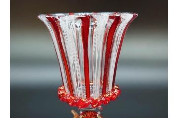 イタリア　ムラノガラス　ベネチアンガラス　金彩　白鳥　繊細なデザインが上品な雰囲気を高めるワイングラス(ヴェネチアングラス、MURANO、ムラーノガラス、作家物)(R-071816)
