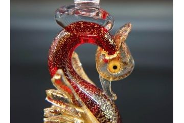 イタリア　ムラノガラス　ベネチアンガラス　金彩　白鳥　繊細なデザインが上品な雰囲気を高めるワイングラス(ヴェネチアングラス、MURANO、ムラーノガラス、作家物)(R-071816)