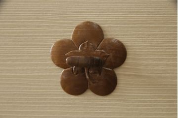 中古　名門　東京日本橋　美術家具　「菊座桑引手」で有名な西谷製の高級桐箪笥(並厚、和タンス、衣装箪笥、桐たんす、着物箪笥)(R-071822)